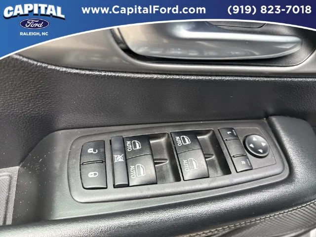 Used 2025 White Chrysler Select image 20