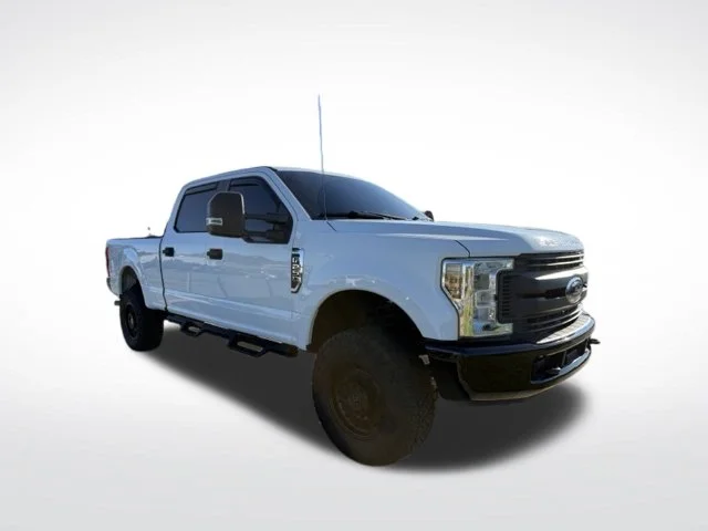 Used 2018 White Ford XL image 3
