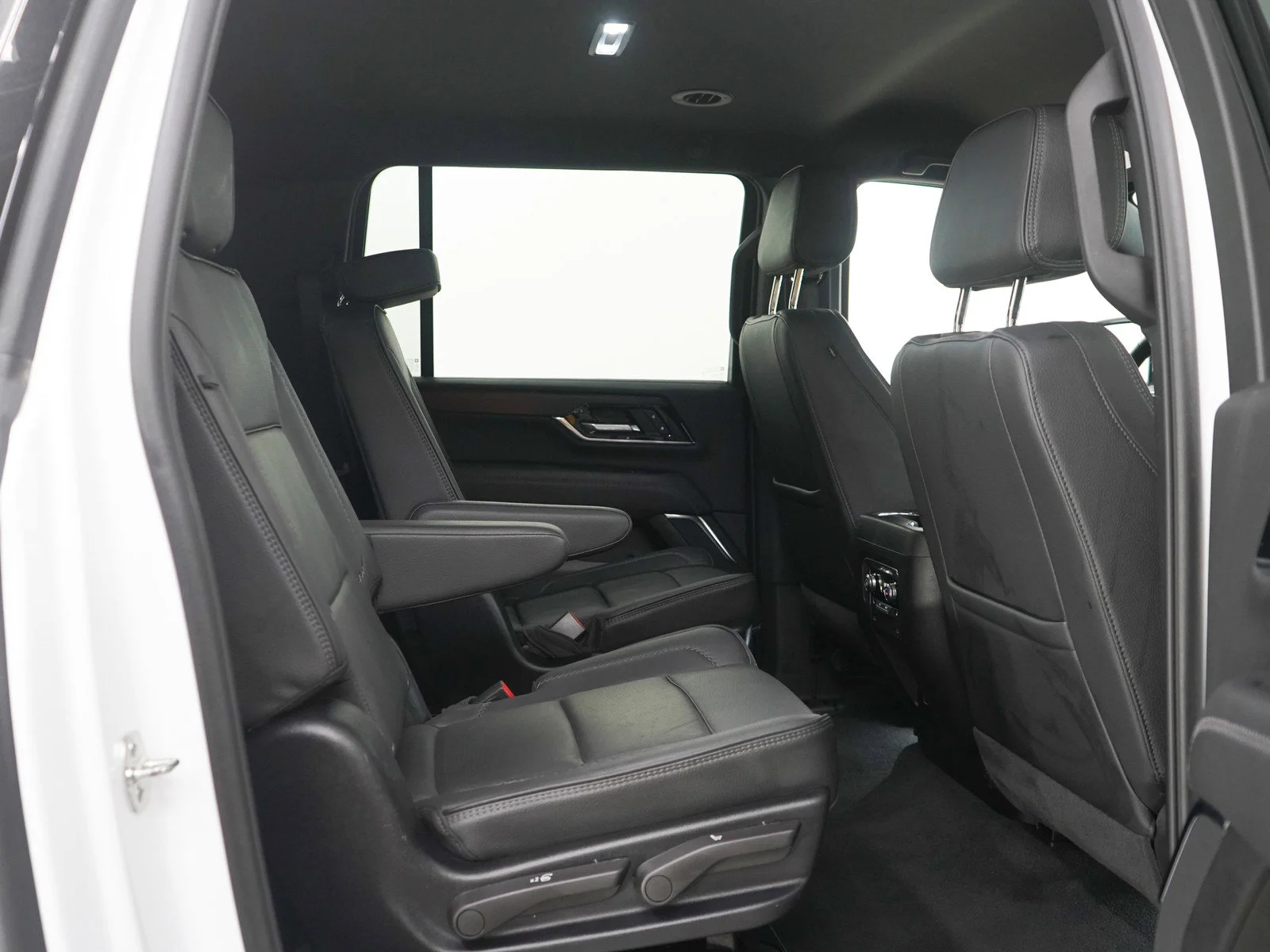Used 2025 Summit White GMC Denali image 12