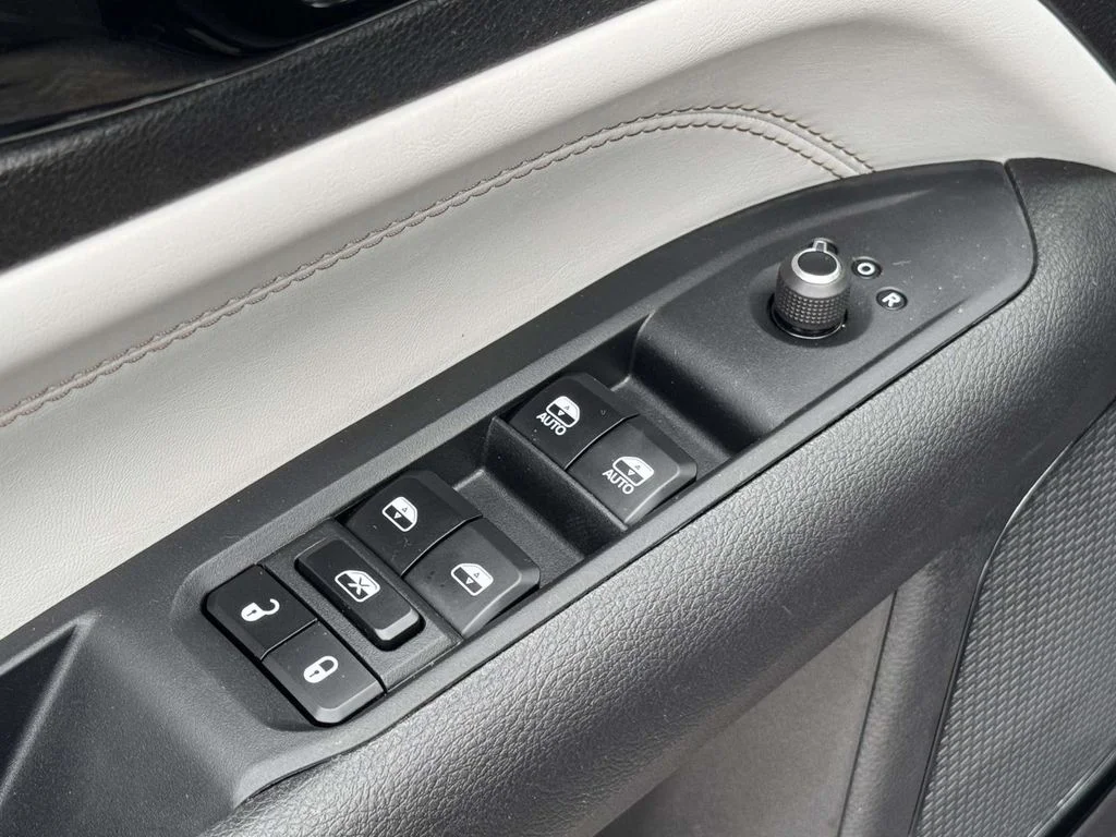 Used 2025 Black Jeep Limited image 26