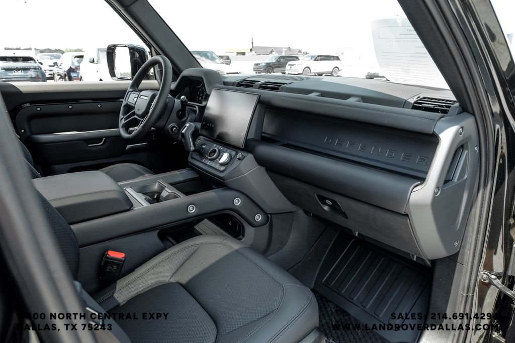 New 2026 Santorini Black Metallic Land Rover S image 16