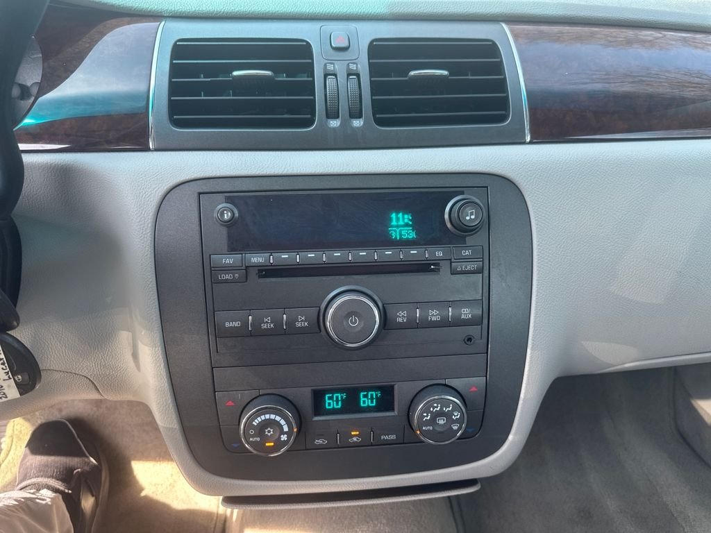 Used 2010 Silver Buick CXL Premium image 26