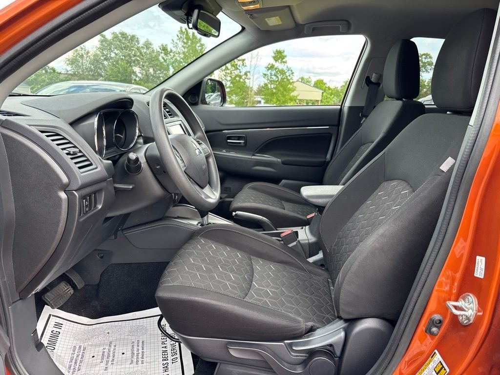 Used 2024  Mitsubishi 2.0 ES image 13