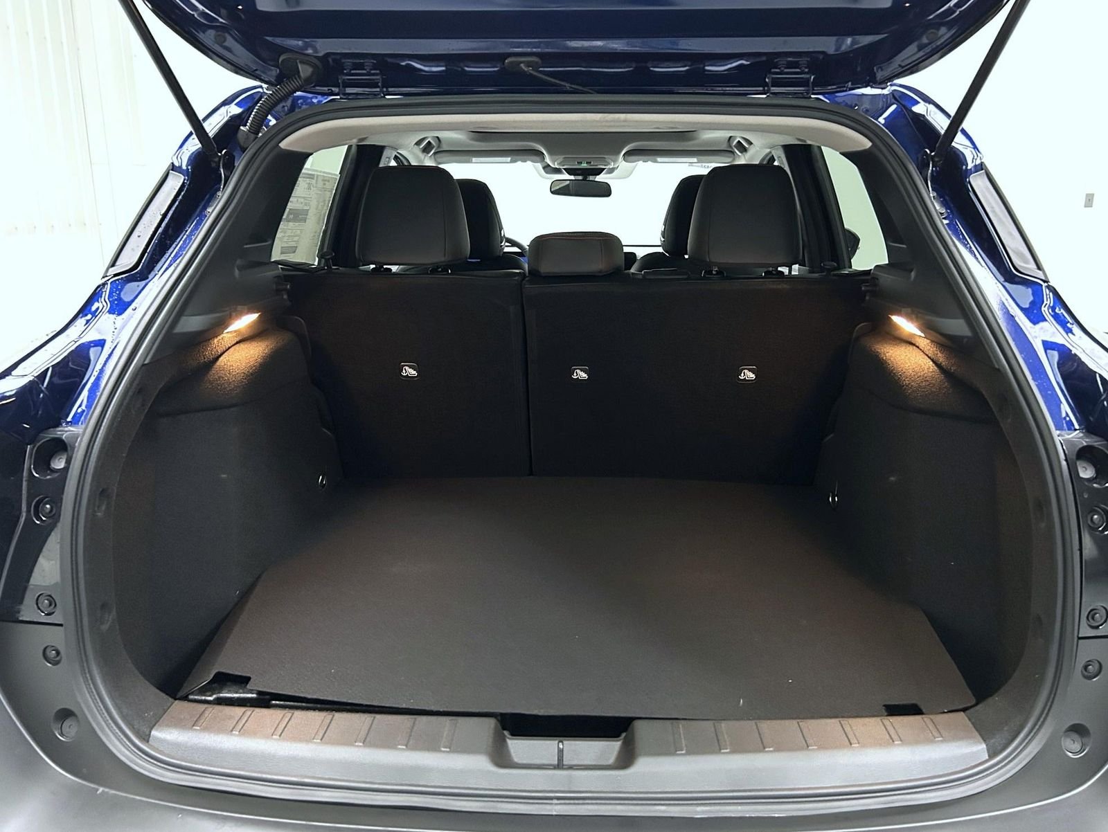 New 2026 Deep Blue Pearl Nissan SR image 9