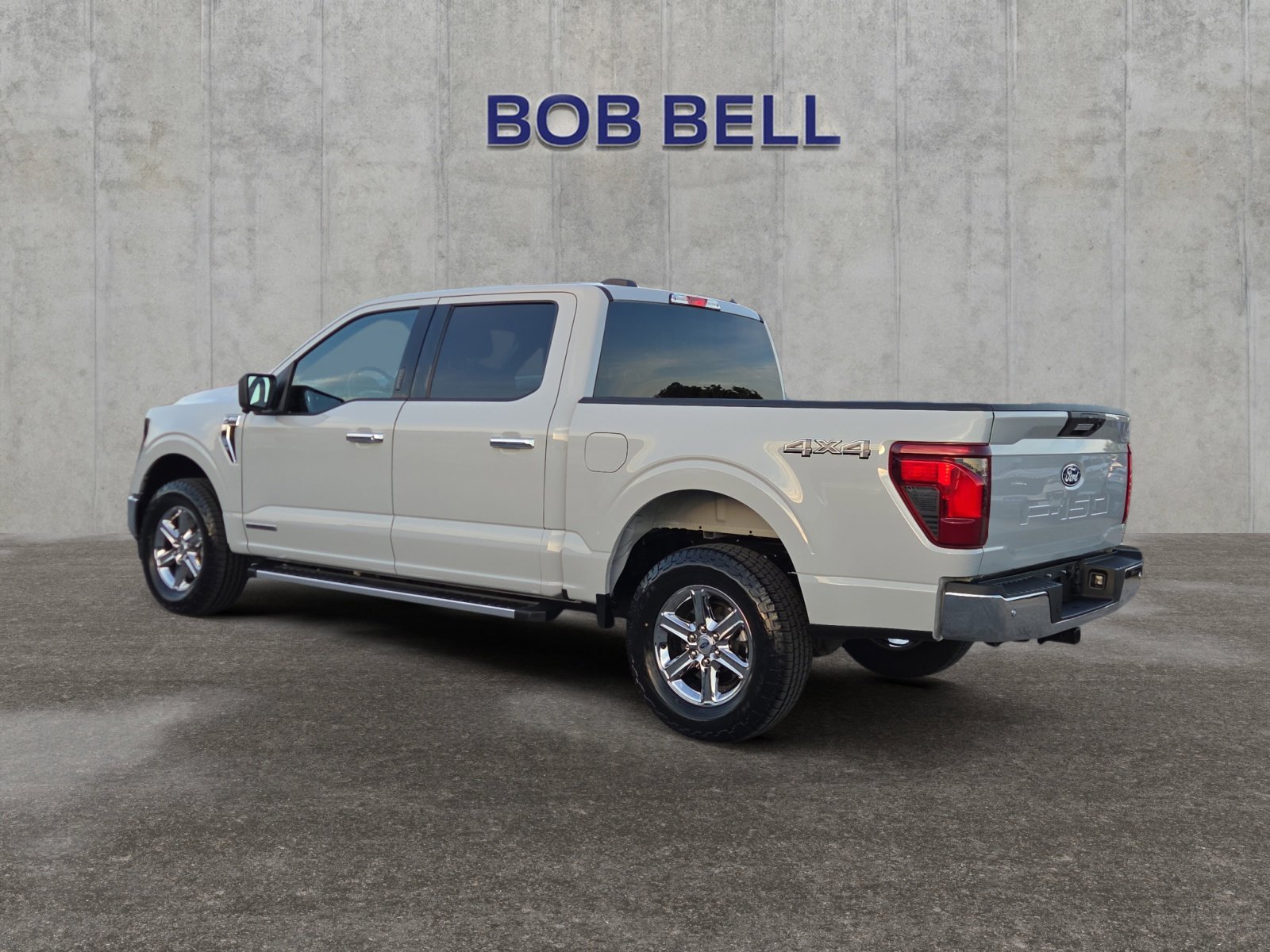 Certified Used 2024 Avalanche Ford XLT image 3