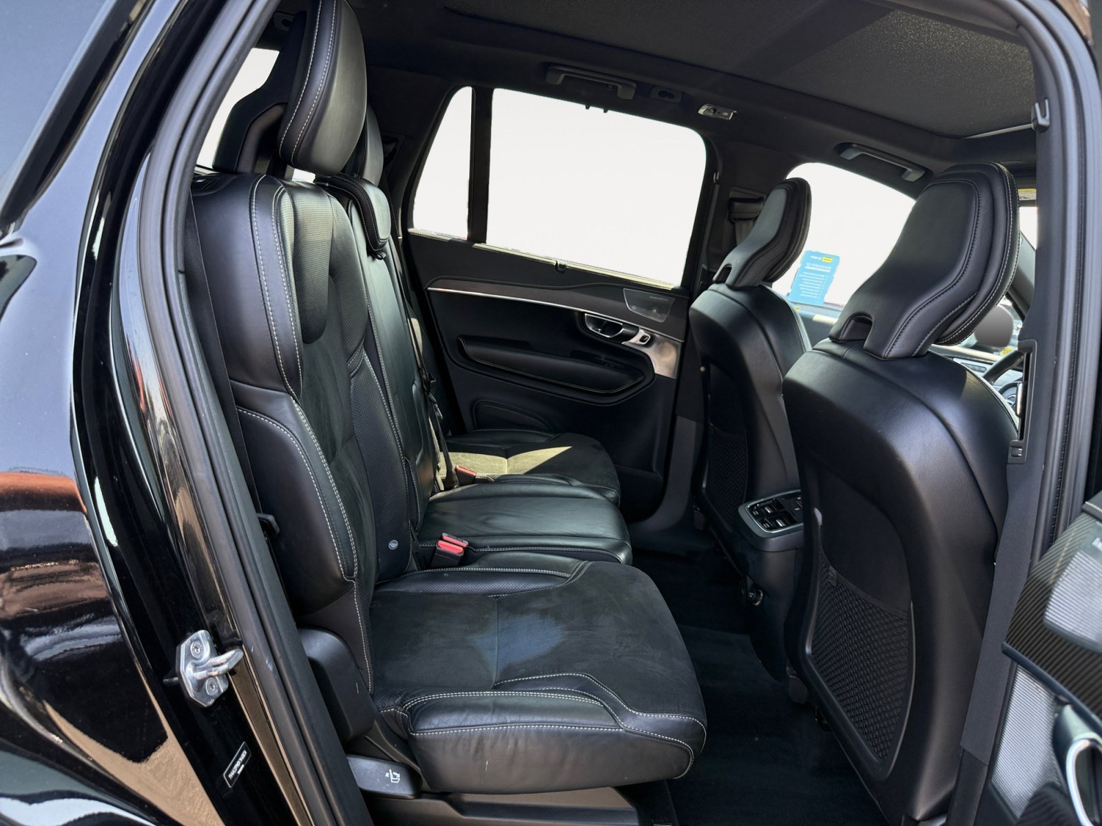 Used 2019 Onyx Black Metallic Volvo T6 R-Design image 18