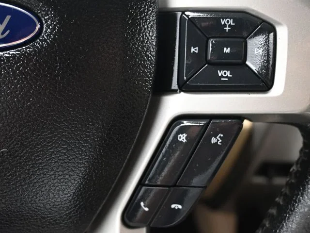 Used 2015 White Ford Lariat image 23