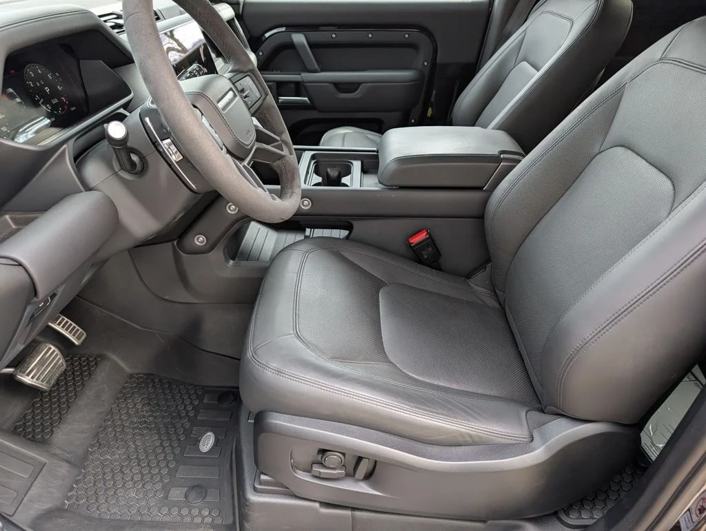 Used 2023 Black Land Rover V8 image 21