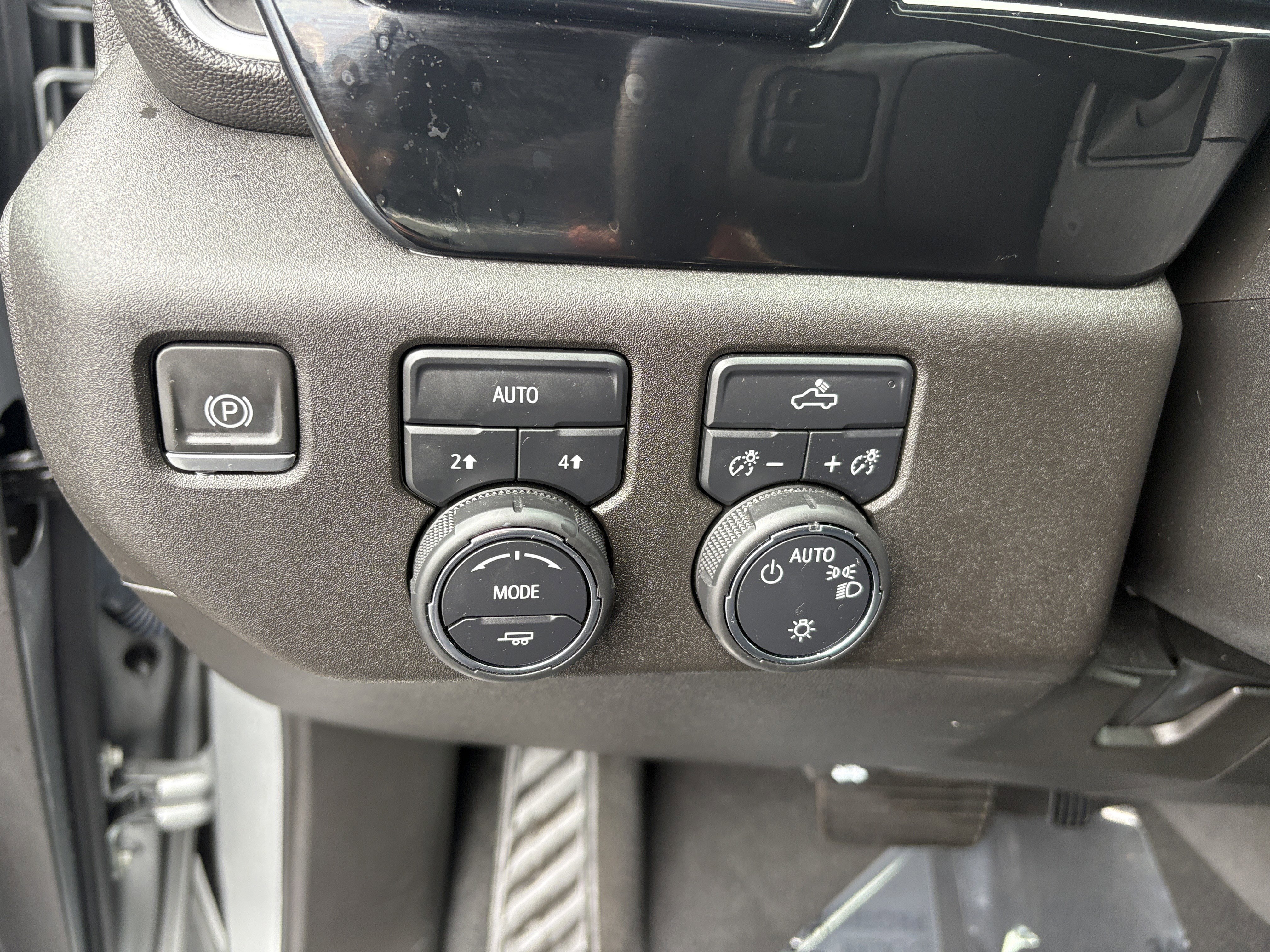 Used 2024 Sterling Gray Metallic Chevrolet LT (2FL) image 12