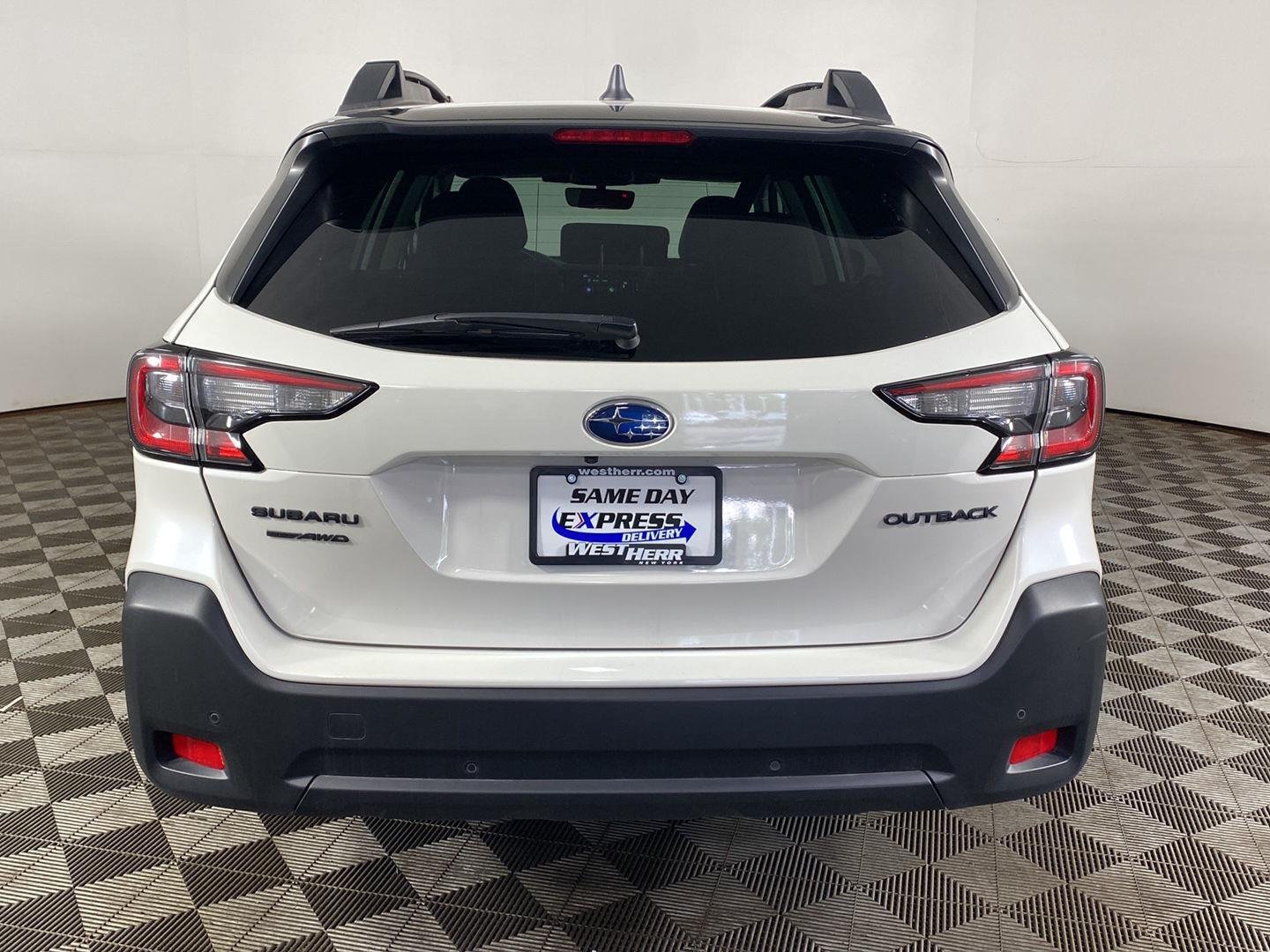 Used 2025 Crystal White Pearl Subaru Onyx Edition image 6