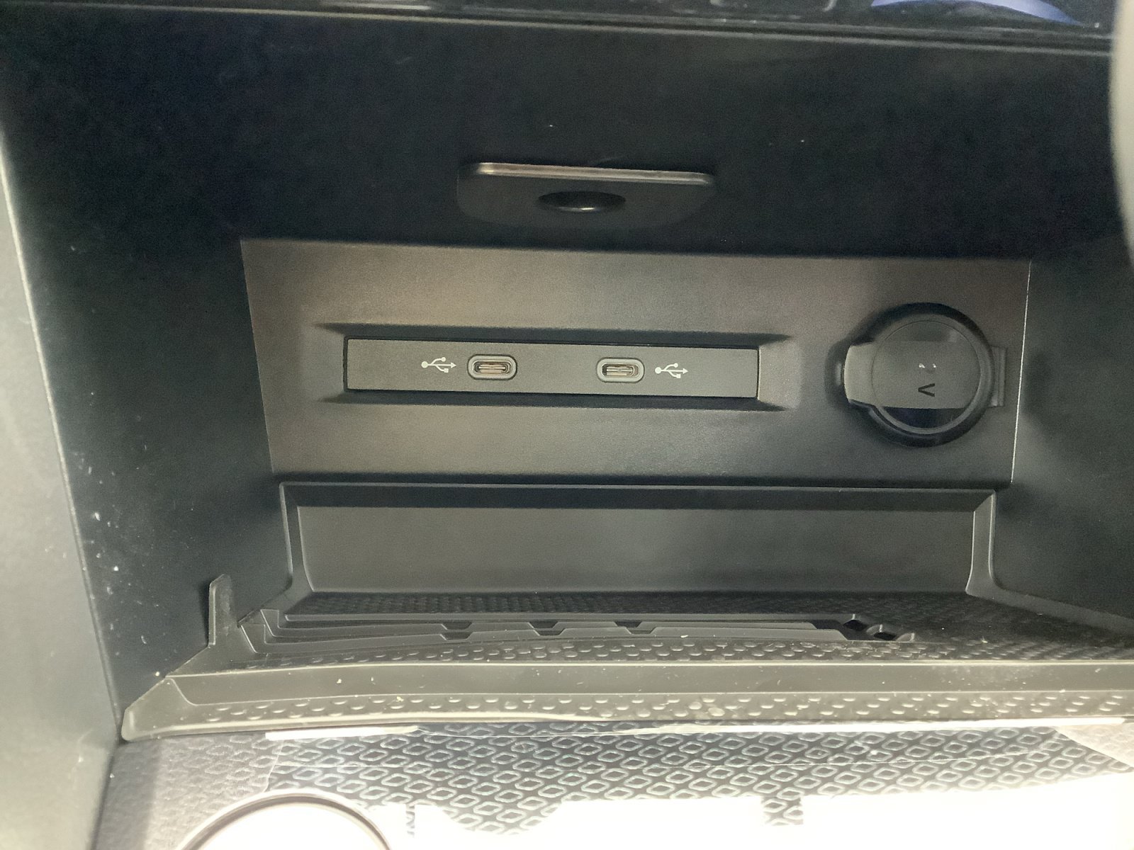 New 2026 Platinum Gray Metallic Volkswagen SE image 21