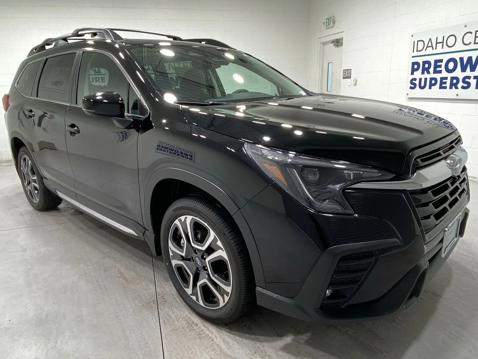 New 2026 CRYSTAL BLACK SILICA Subaru Limited image 2