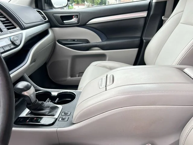 Used 2017 Shoreline Mist Toyota XLE image 35
