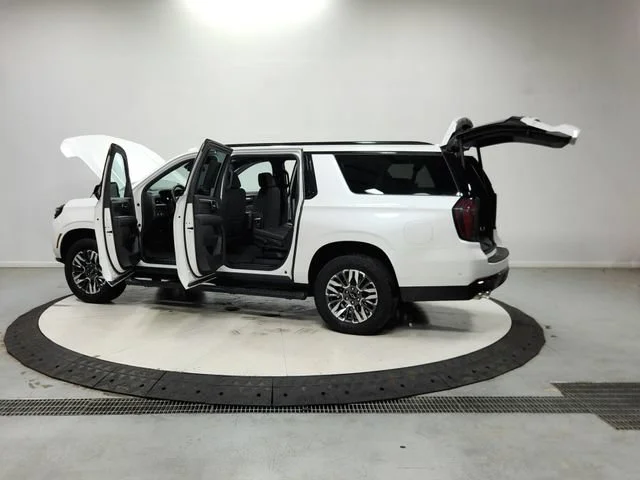 Used 2025 Iridescent Pearl Tricoat Chevrolet Z71 image 14