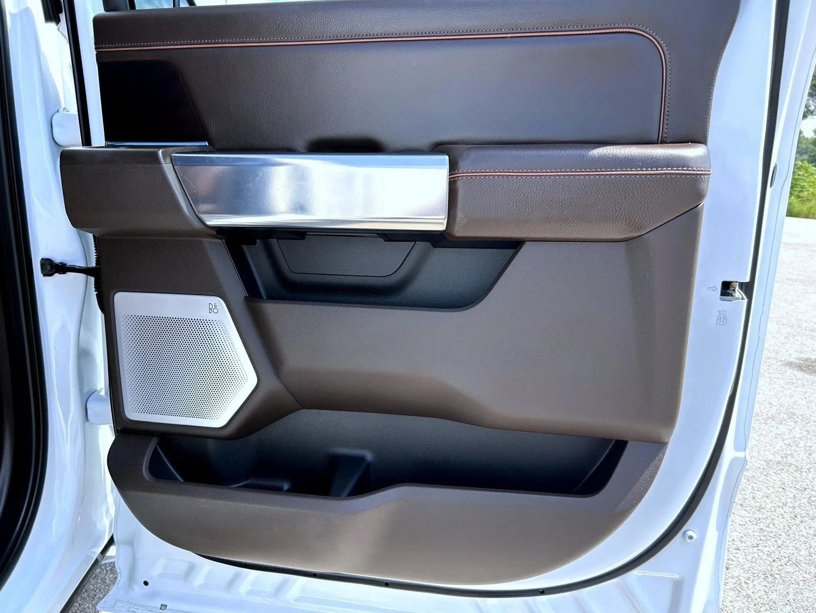Used 2025 White Ford King Ranch image 17