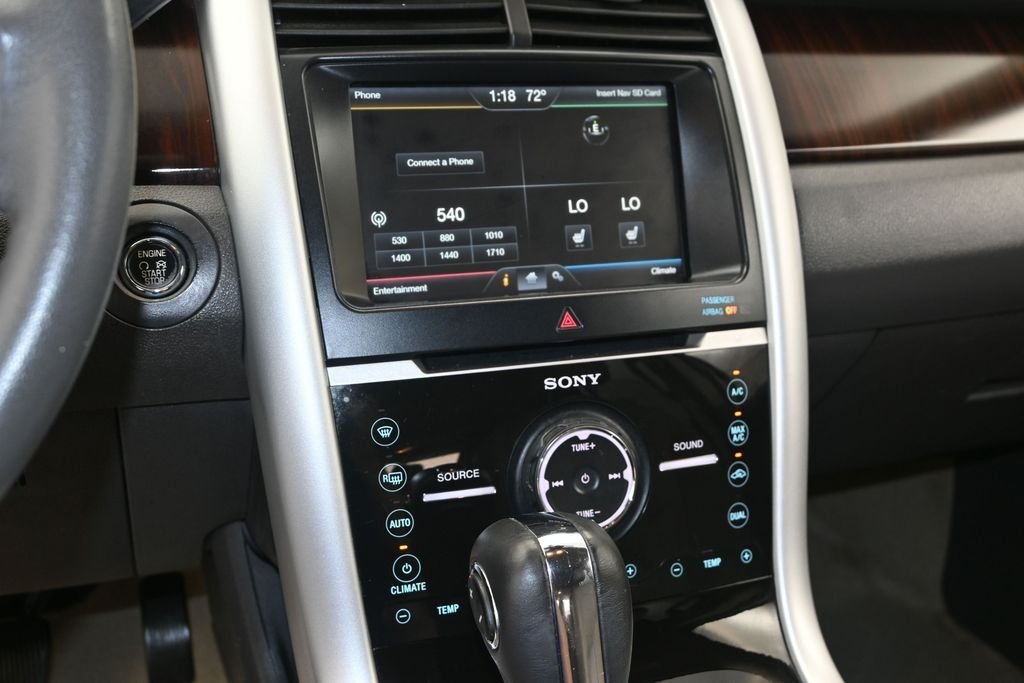 Used 2011 White Ford Limited image 19