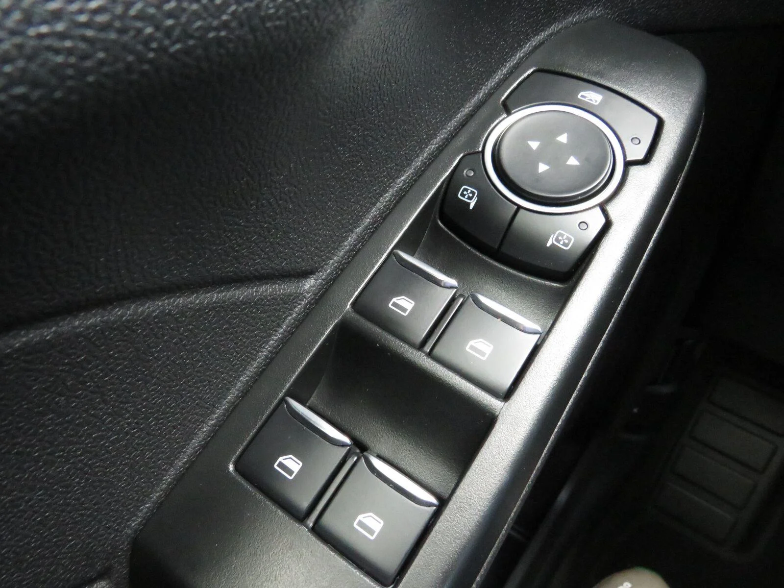 Used 2023 Vapor Blue Metall Ford Active image 31