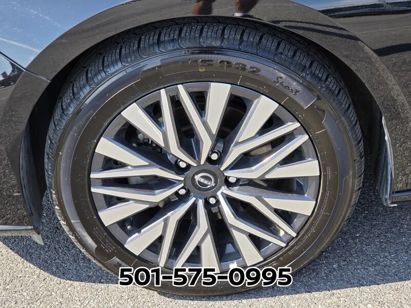 Used 2025 Super Black NISSAN SV FWD image 20