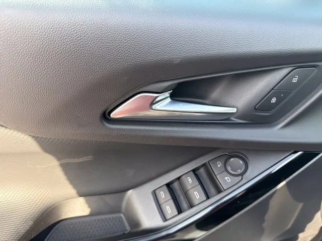 New 2027 Summit White Chevrolet LT image 31