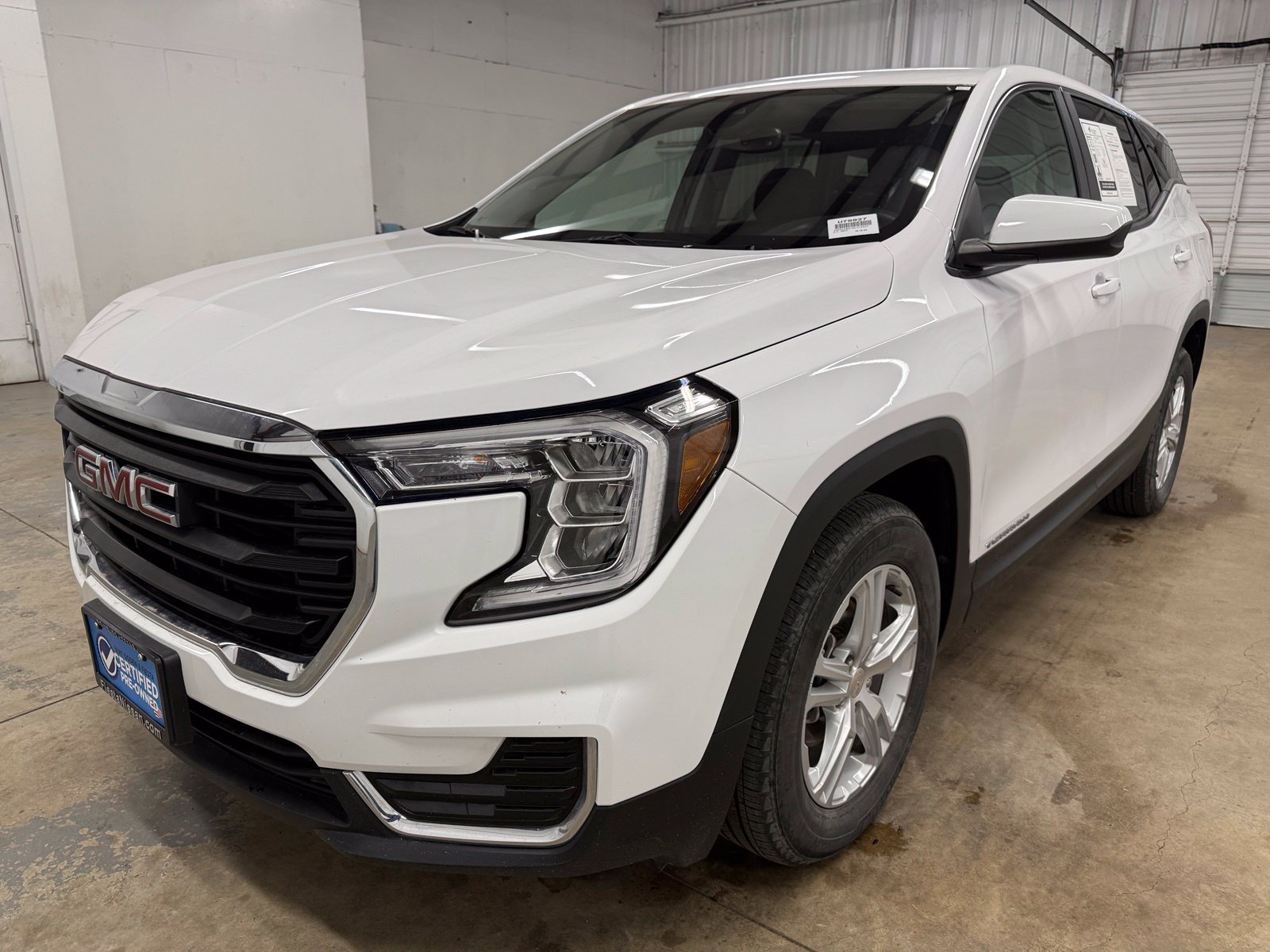 Used 2024 White GMC SLE image 3