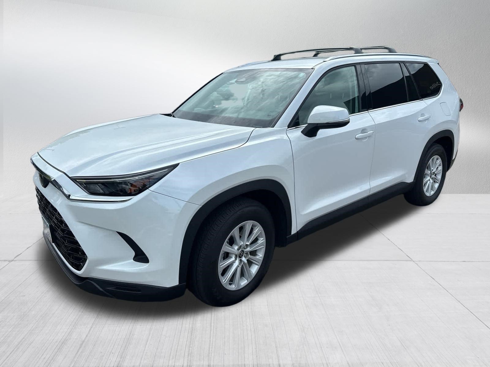 Used 2024 Wind Chill Pearl Toyota Hybrid XLE image 2