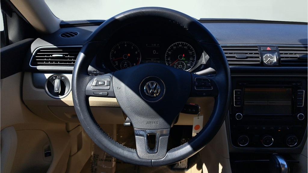 Used 2014 Red Volkswagen 1.8T SE image 19