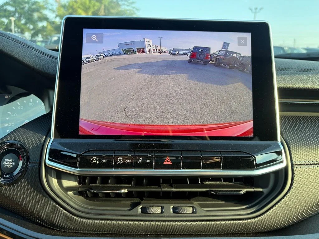 New 2026 Red Hot Pearl-Coat Exterior Paint Jeep Latitude image 22