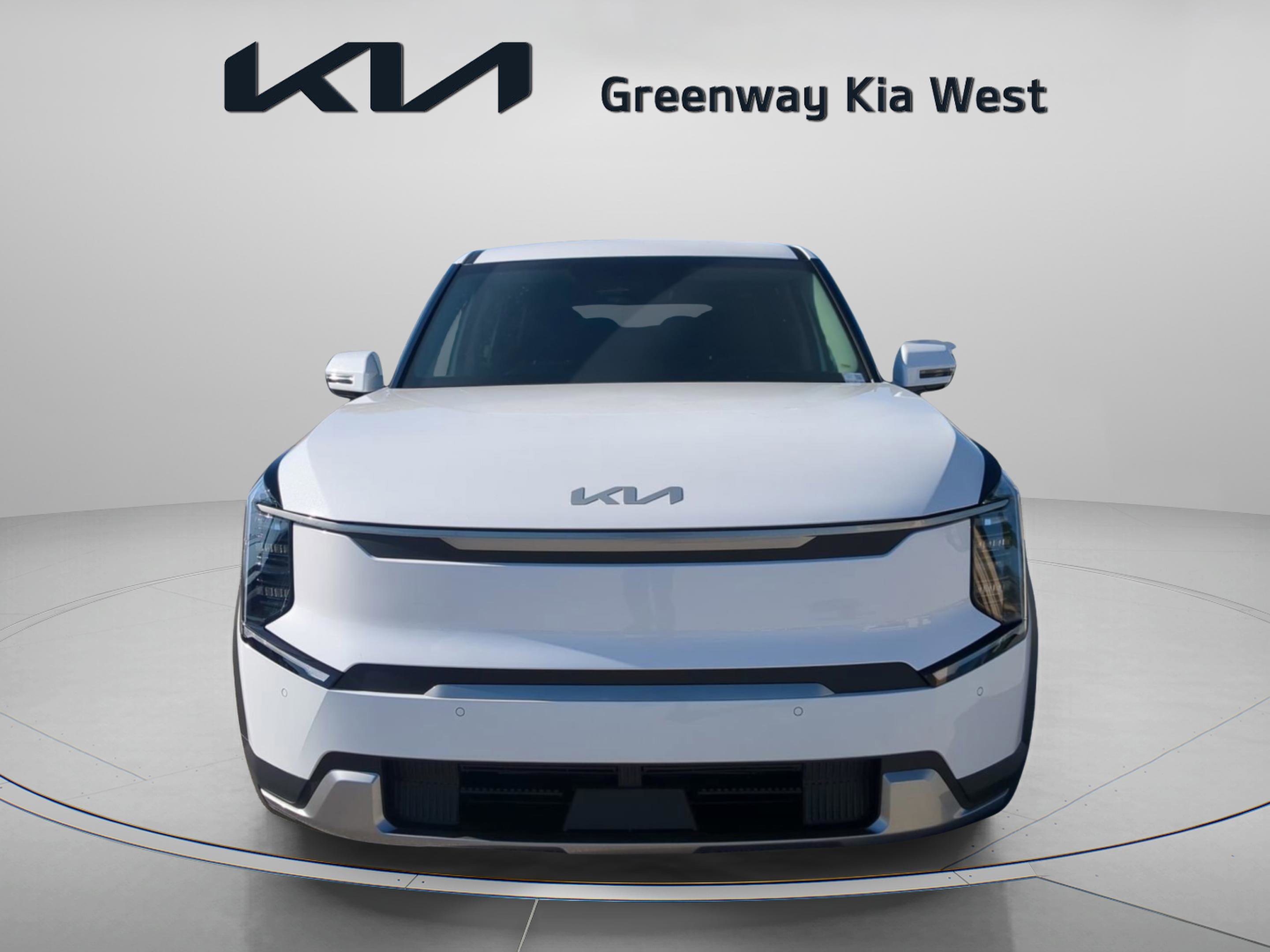 New 2026 Glacial White Pearl Kia Light Long Range RWD image 3