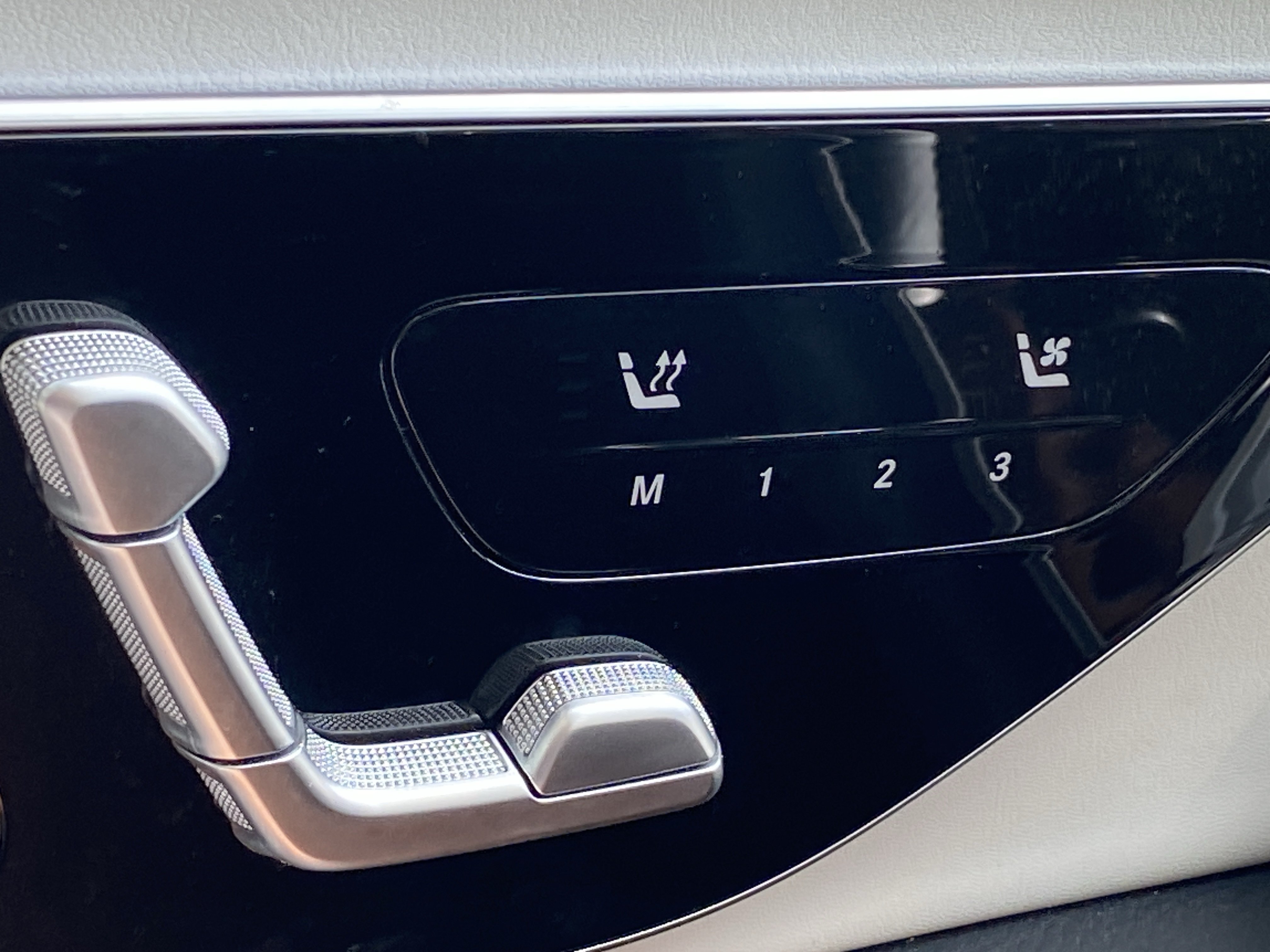 Certified Used 2025 Polar White Mercedes-Benz E 450 image 20
