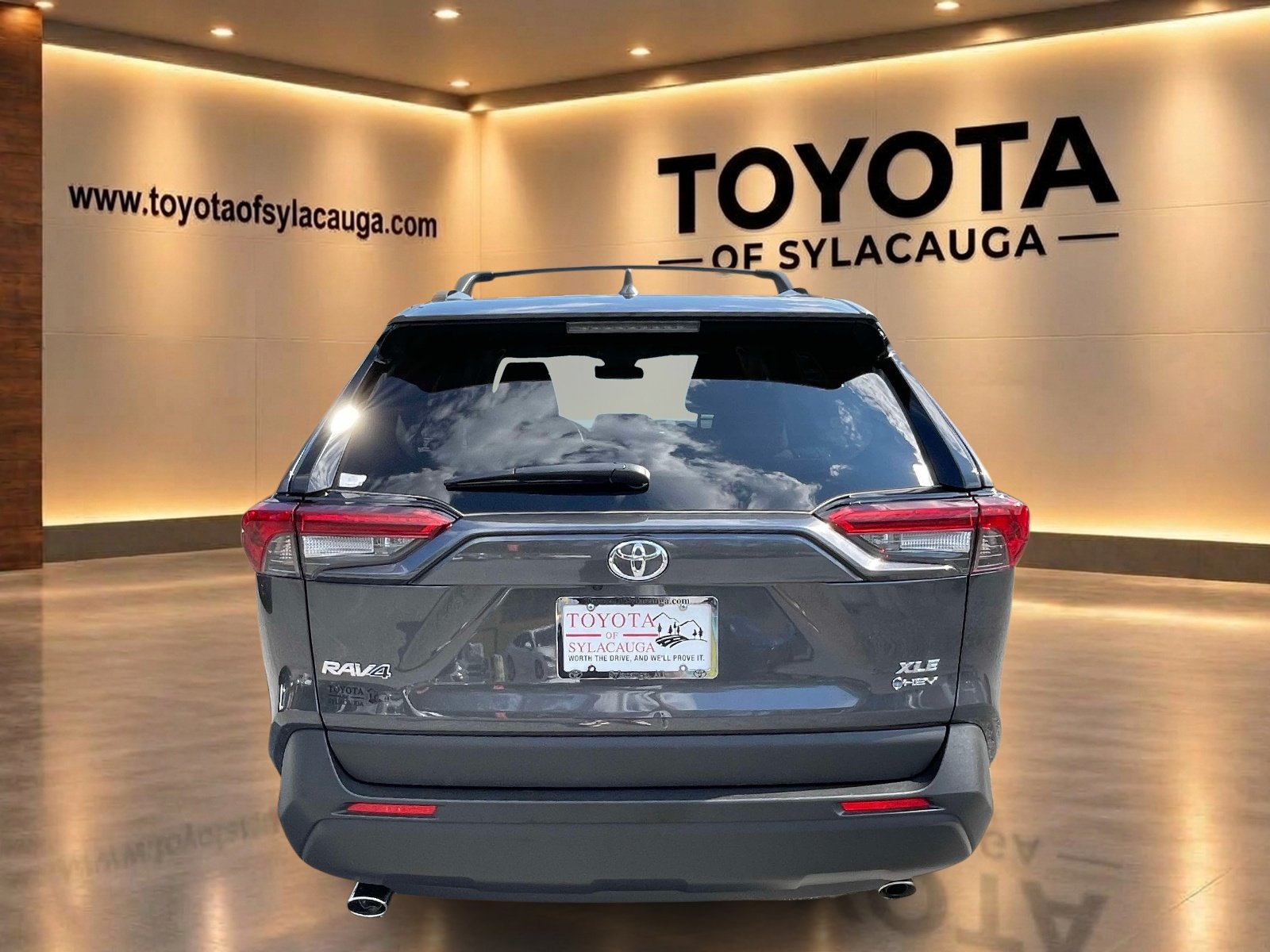 Used 2025 Magnetic Gray Metallic Toyota Hybrid XLE image 3