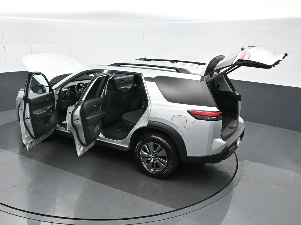 Used 2025 Silver Nissan SV image 39