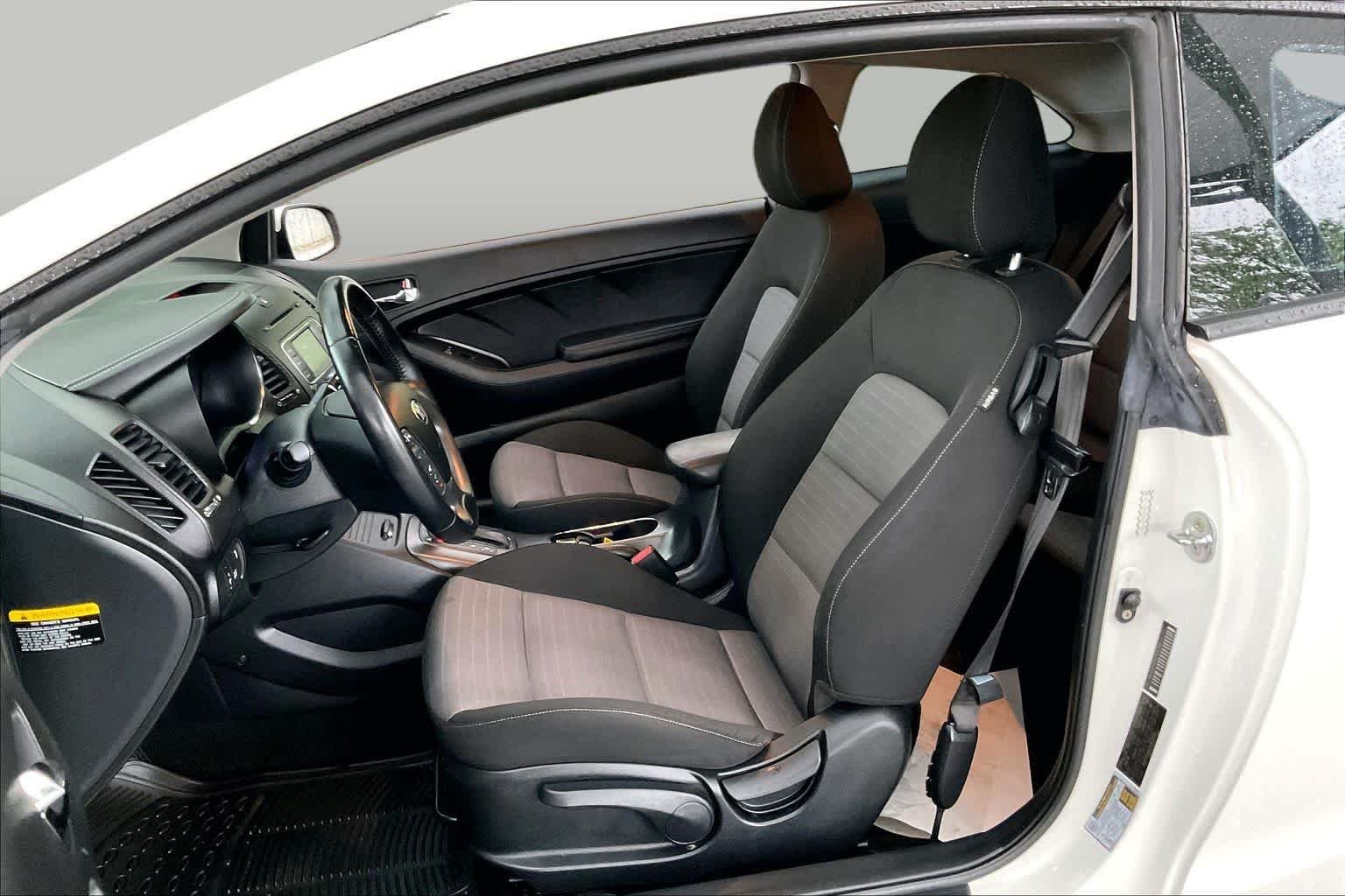 Used 2016 Snow White Pearl Kia EX image 8