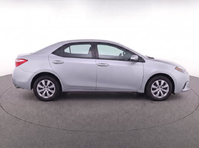 Used 2016 Silver Toyota LE image 8