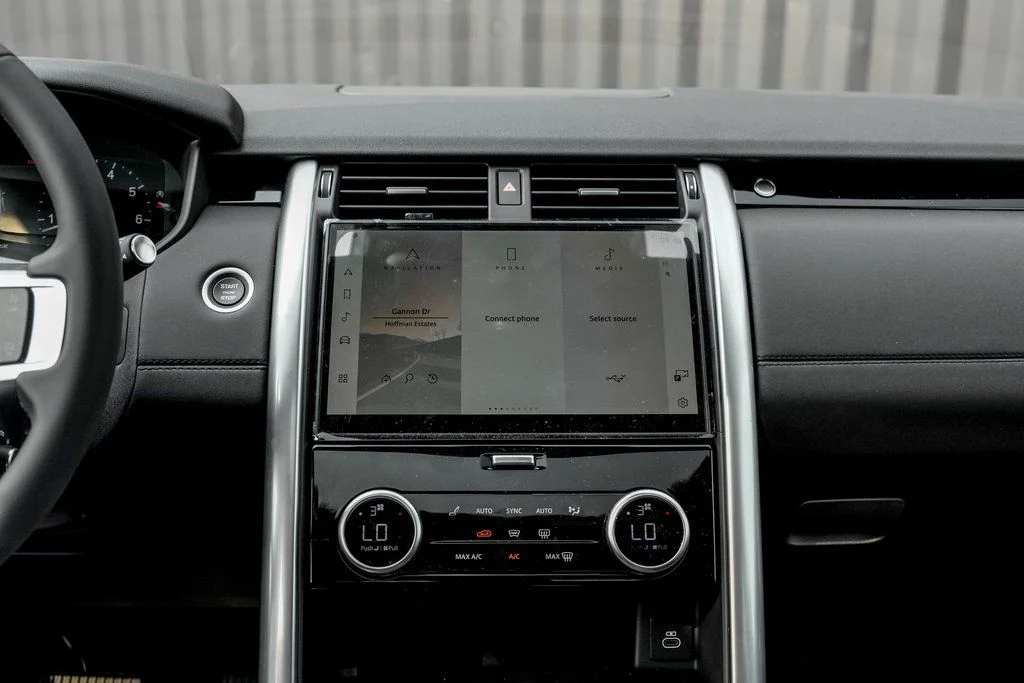 Certified Used 2025 Fuji White Land Rover S image 19