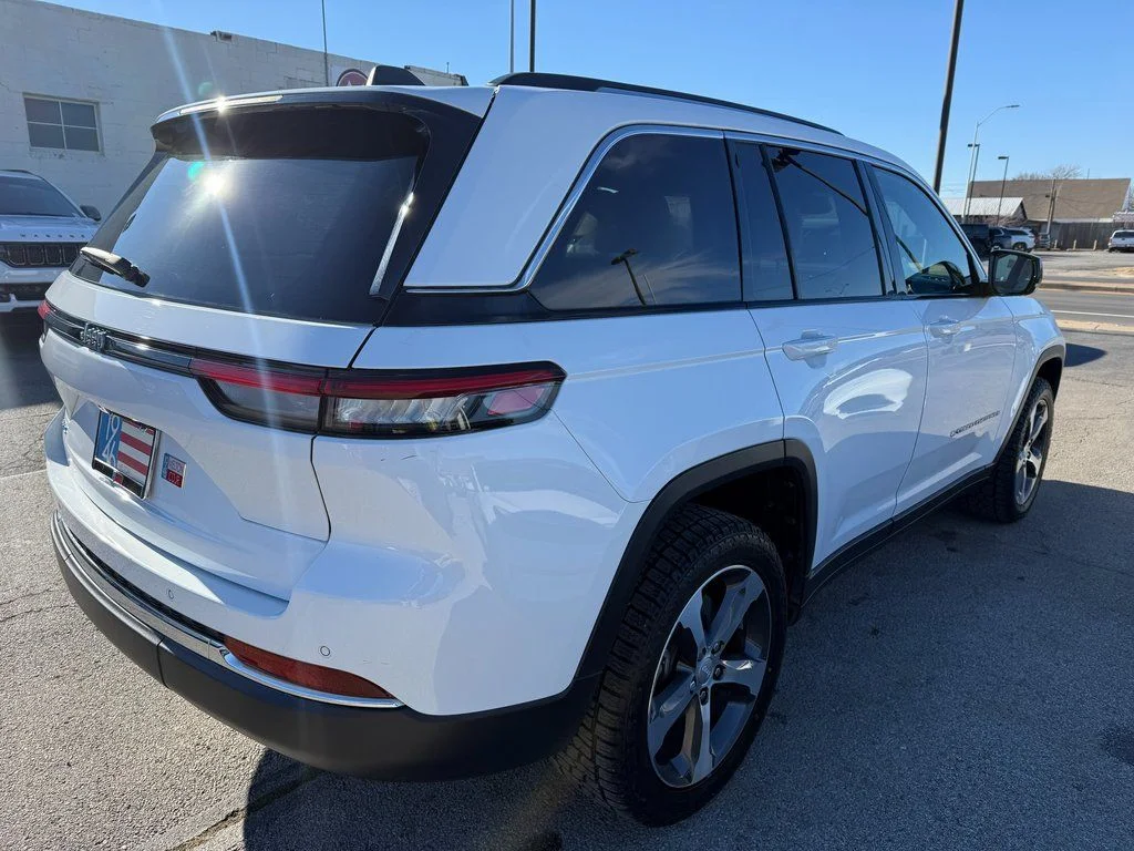 Used 2022 White Jeep 4xe image 14
