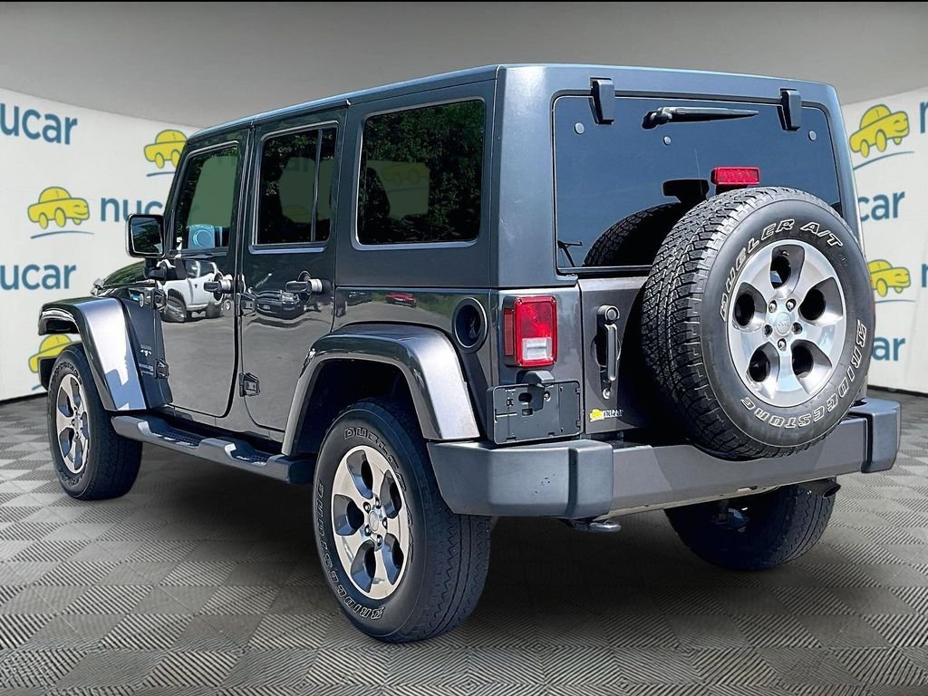 Used 2018 Gray Jeep Unlimited Sahara image 4