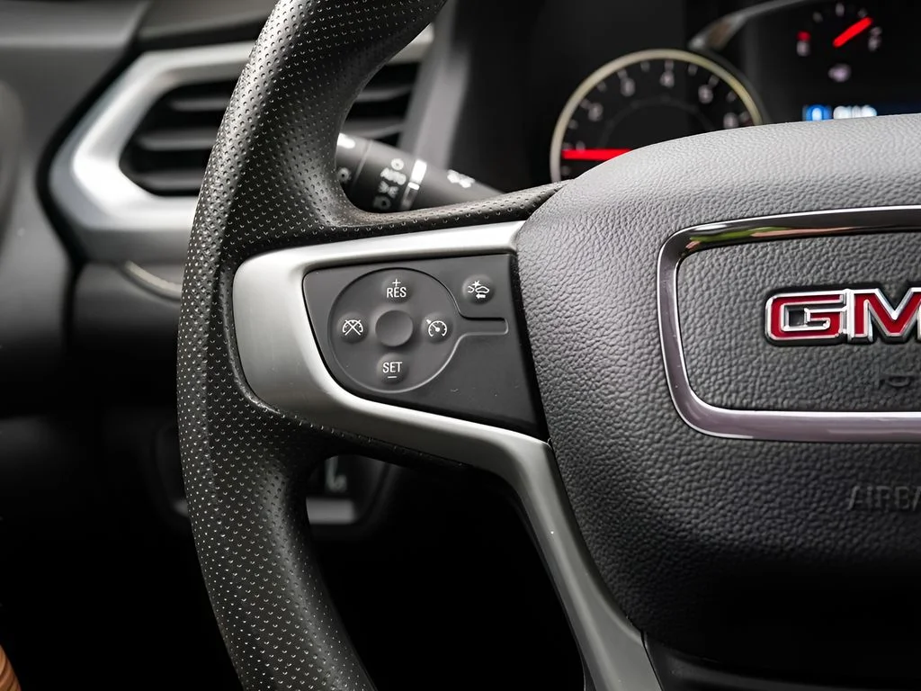 Used 2022 White GMC SLE image 22
