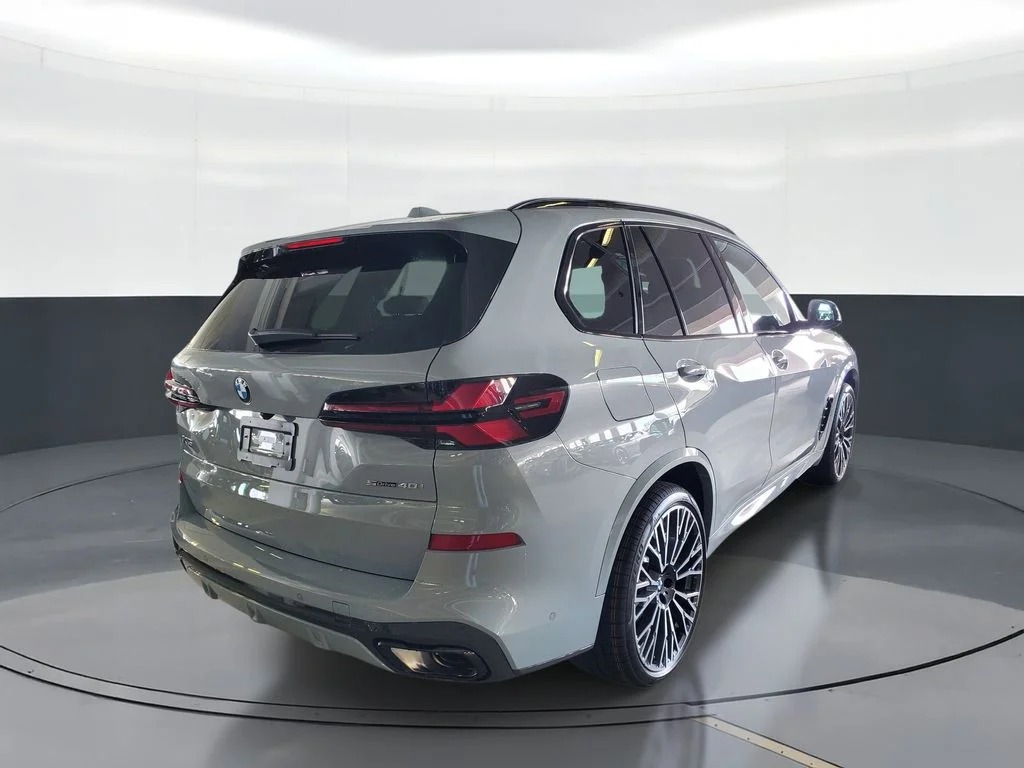 Used 2026 Gray BMW sDrive40i image 3