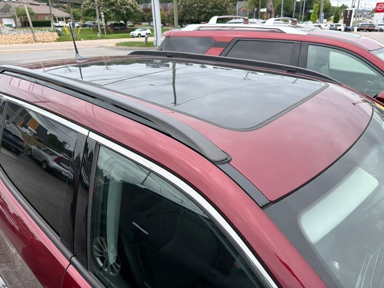 Used 2022 Velvet Red Pearlcoat Jeep Latitude Lux image 4