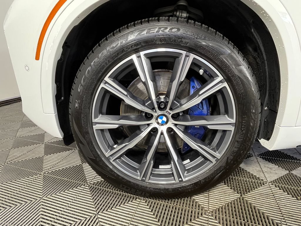 Used 2025 White BMW xDrive40i image 15