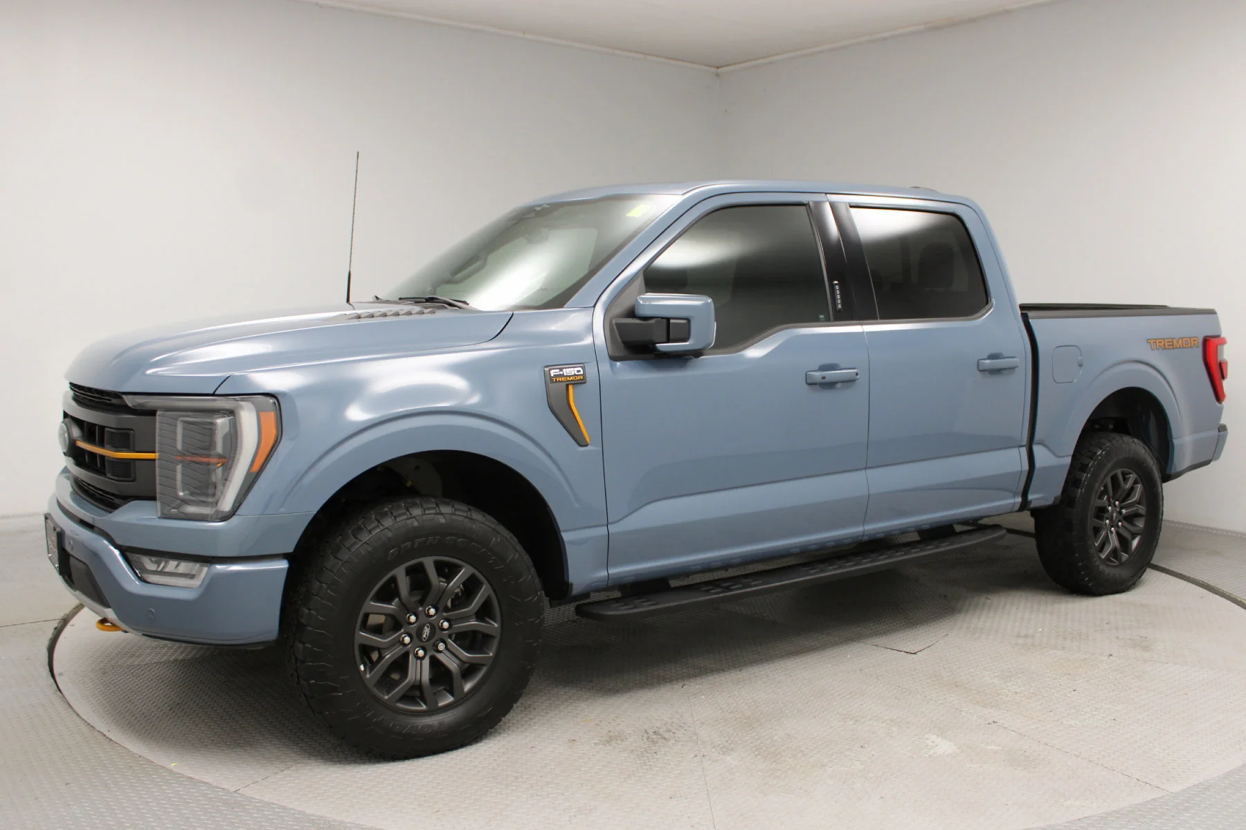 Used 2023 AZURE GRAY METALLIC TRICOAT Ford Tremor 4WD SuperCrew Box image 32