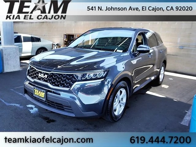 2023 Kia Sorento LX AT's photo
