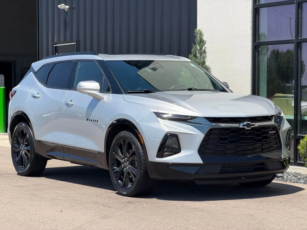 Used 2020 Silver Chevrolet RS image 4