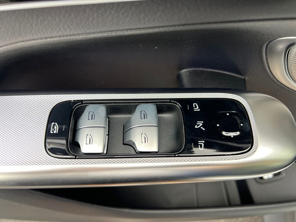New 2026 Polar White Mercedes-Benz GLC300 image 11