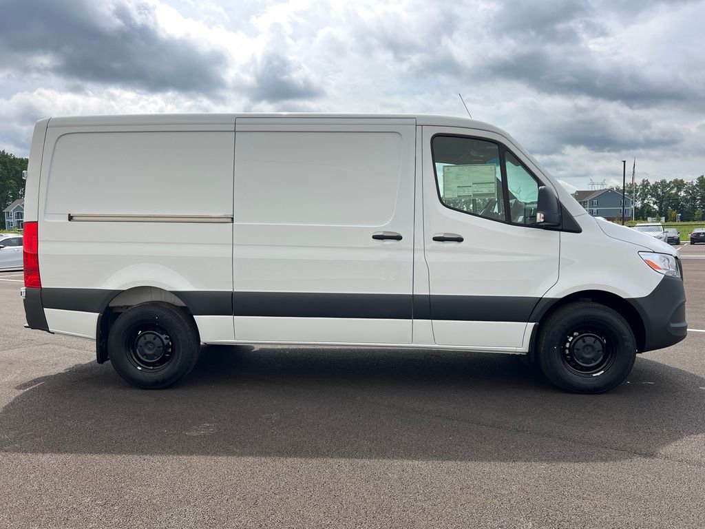 New 2026 Arctic+White Mercedes-Benz Cargo 144 WB image 9