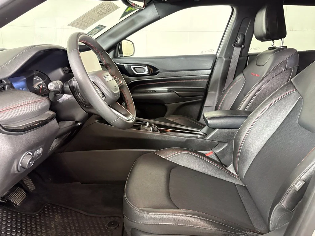 Used 2025 Silver Jeep Trailhawk image 22