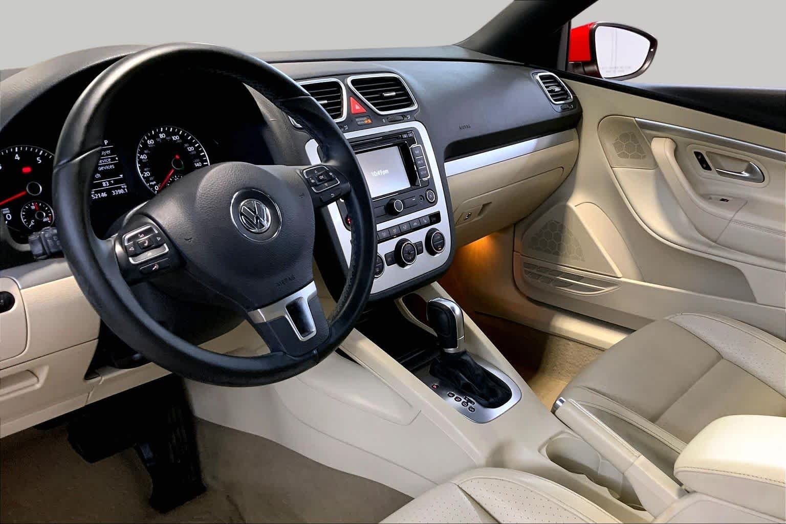 Used 2016 Flash Red Volkswagen Komfort image 18