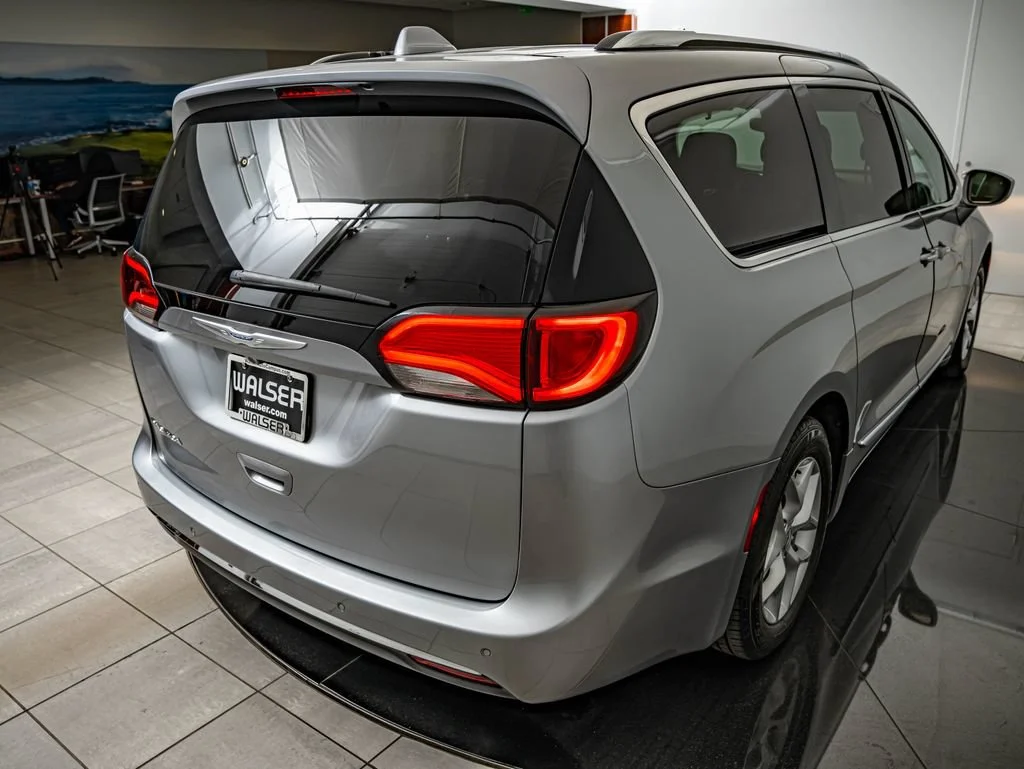Used 2018 Billet Silver Metallic Clearcoat Chrysler Touring L Plus image 16