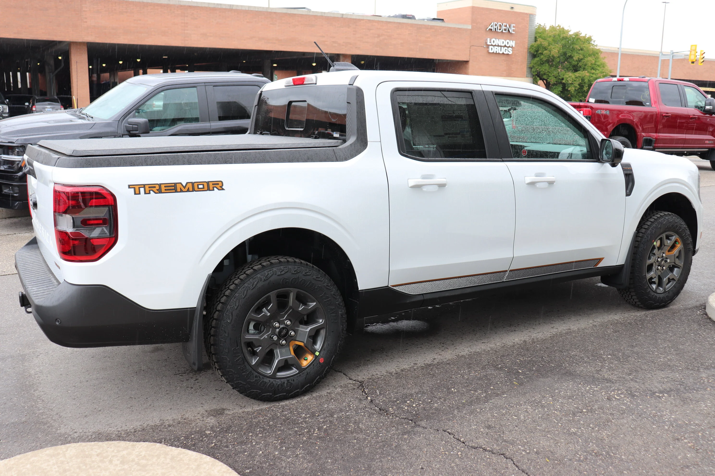 New 2026 OXFORD WHITE Ford Tremor image 4