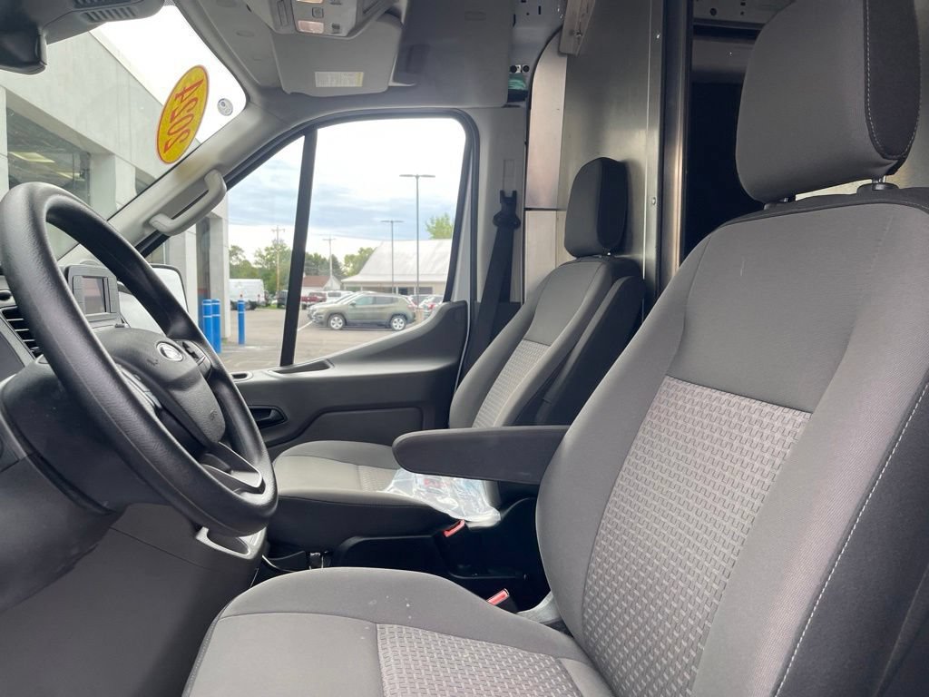 Used 2024  Ford  image 12